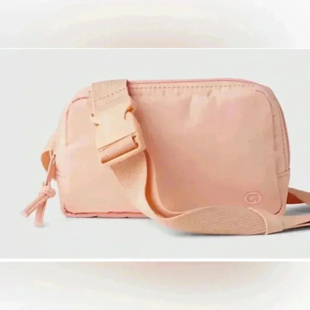 GapFit Recycled Belt Bag/ Crossbody/ fannypack - Picture 2 of 4